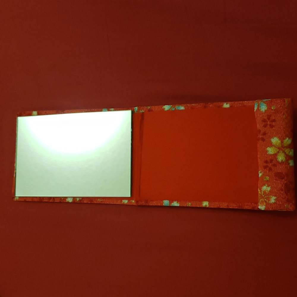 Compact Mirror - Picture 2 of 4